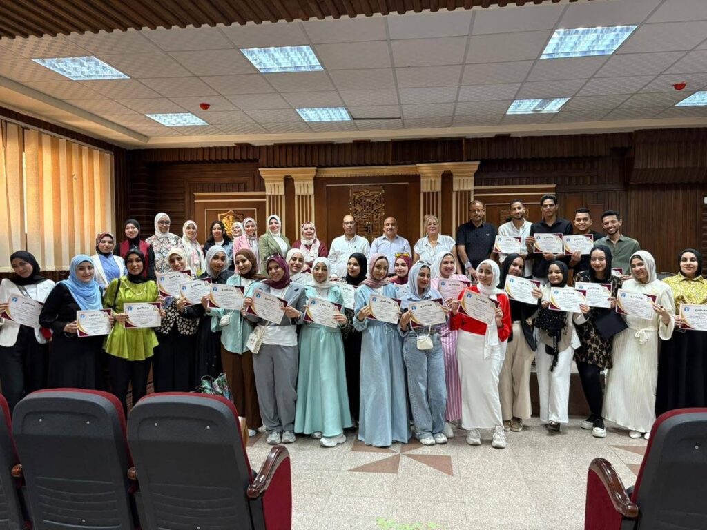 تكريم طلاب قسم التاريخ والحضارة خريجي دفعة يوليو ٢٠٢٥